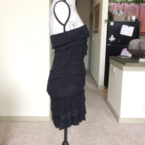 🎉 Black Tube Ruffled Dress 🎉 - Picture 2 of 7